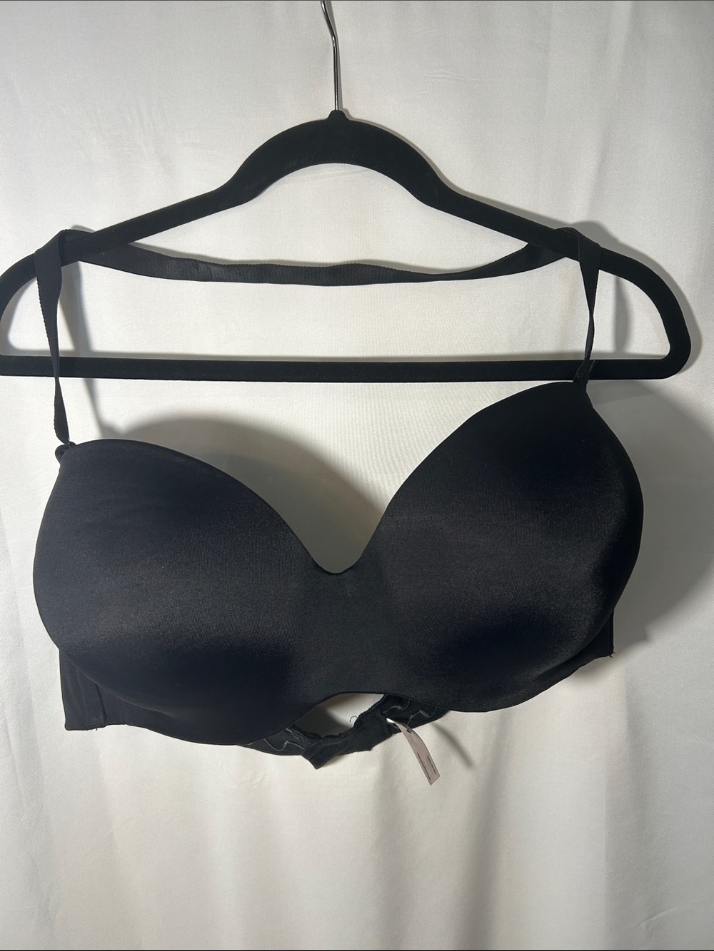 Black strapless Bra with Smooth Molded Cups. Underwire